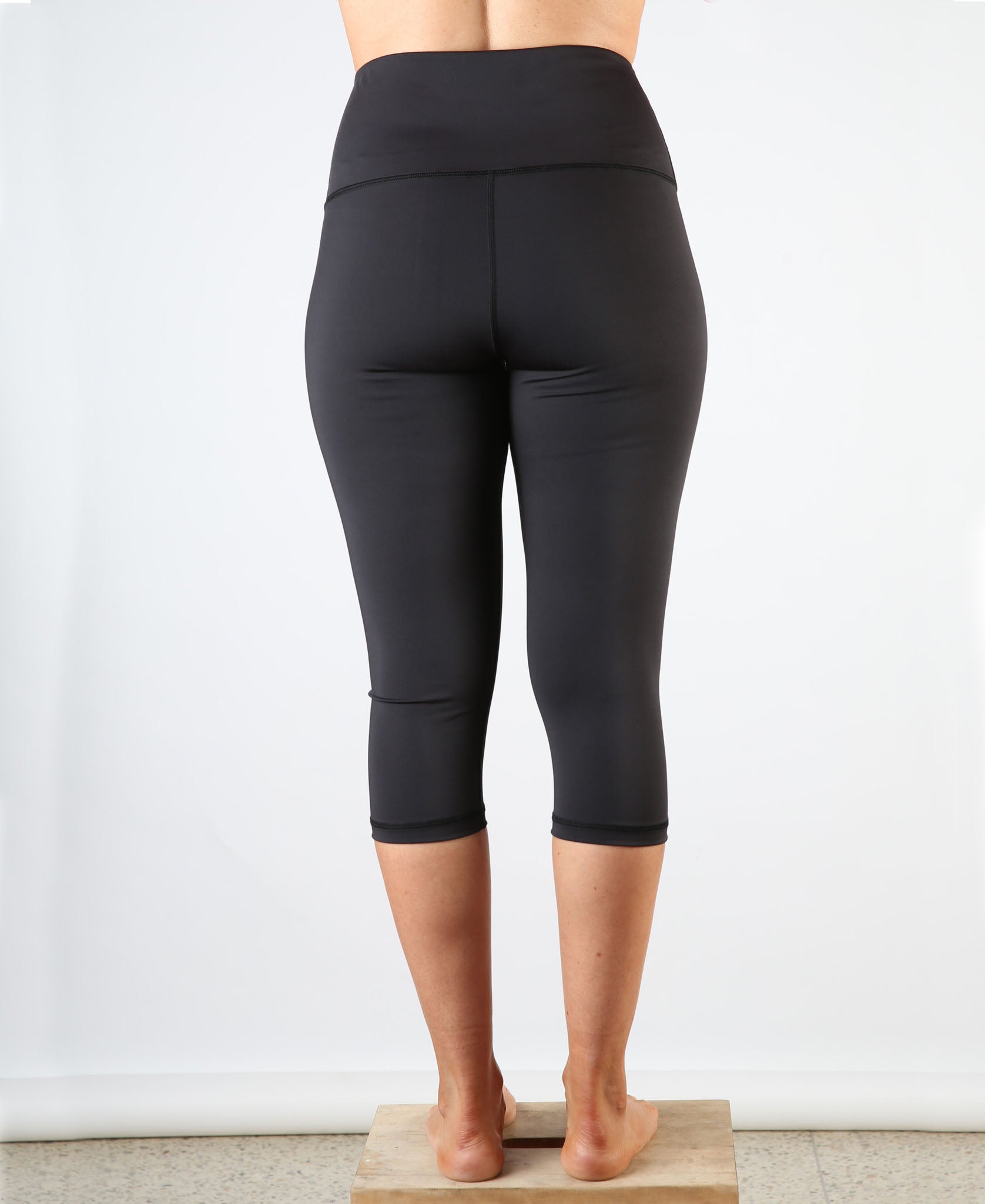 Swim leggings. Cropped swim leggings; black; sun protection.