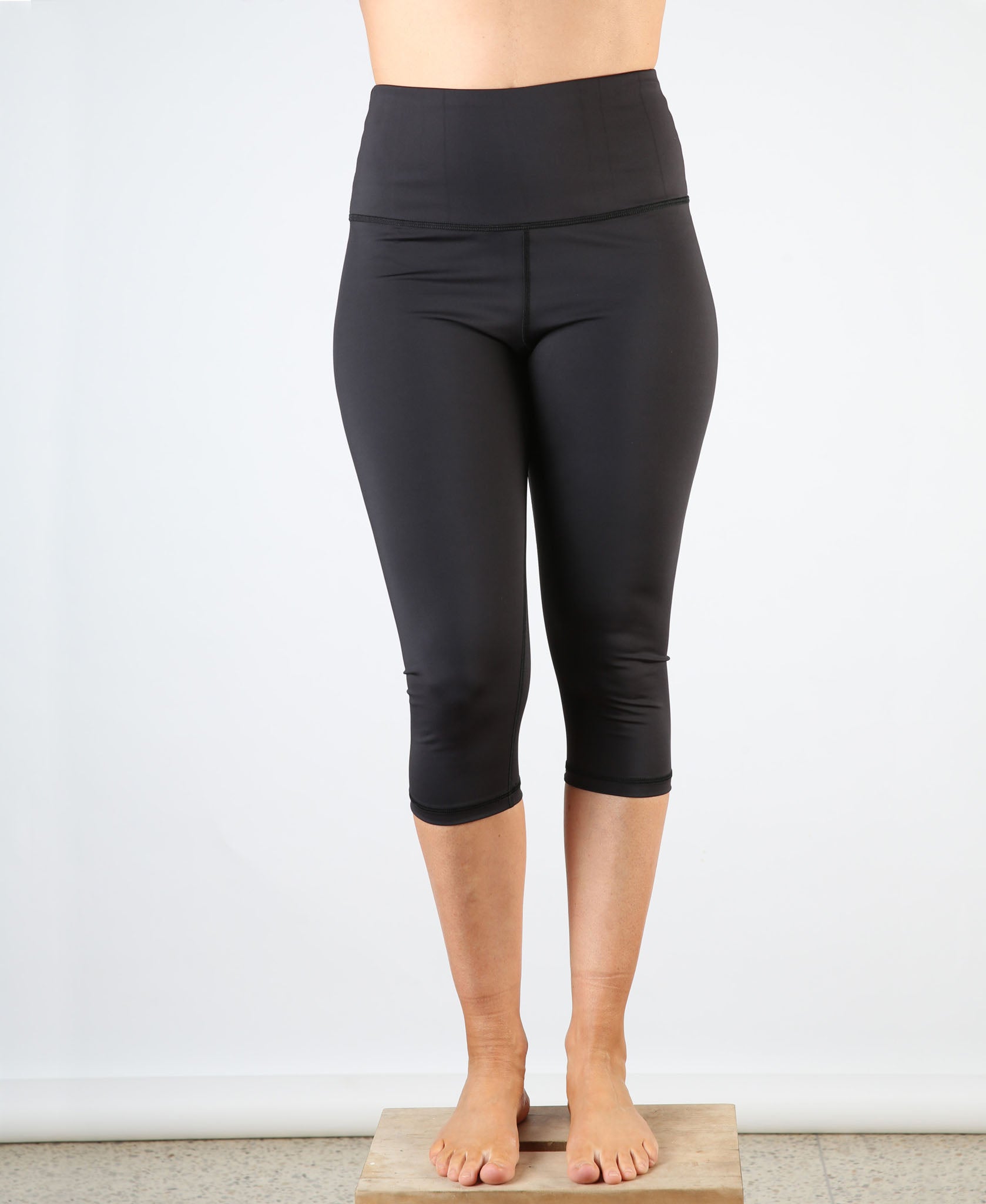 Swim leggings. Cropped swim leggings; black; sun protection.