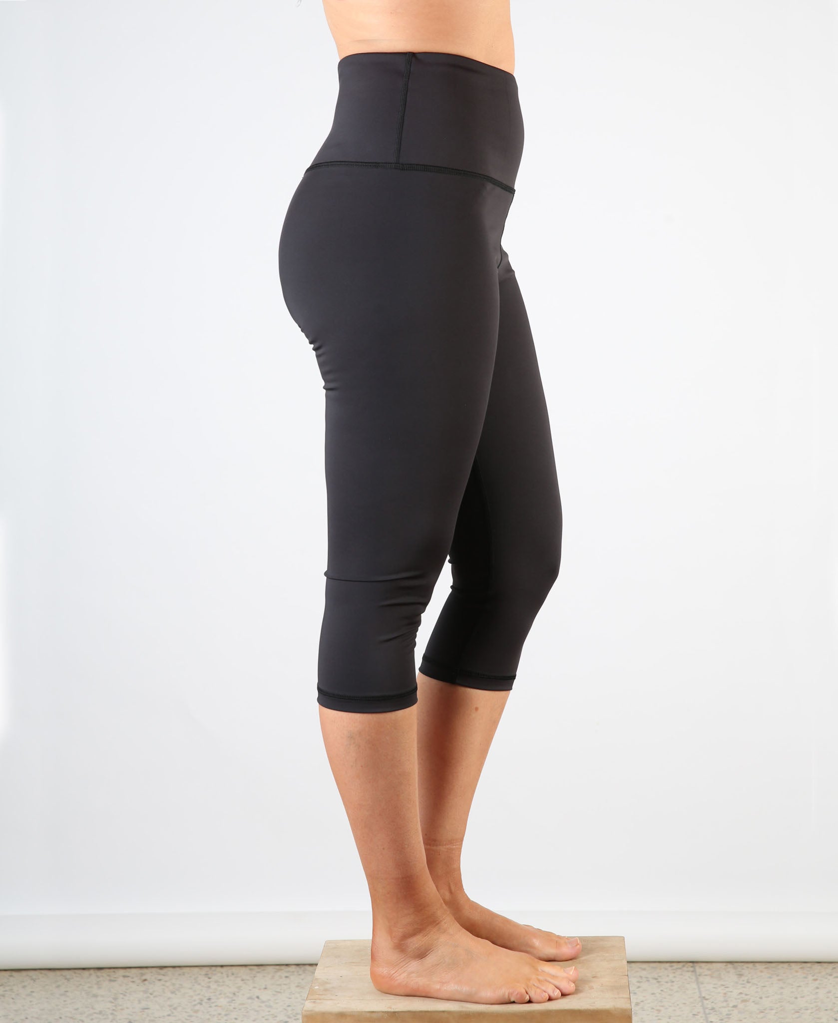 Swim leggings. Cropped swim leggings; black; sun protection.